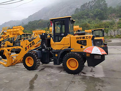 恭喜羅總喜提新車，山宇裝載機(jī)940走起，山宇重工，助您成功！
